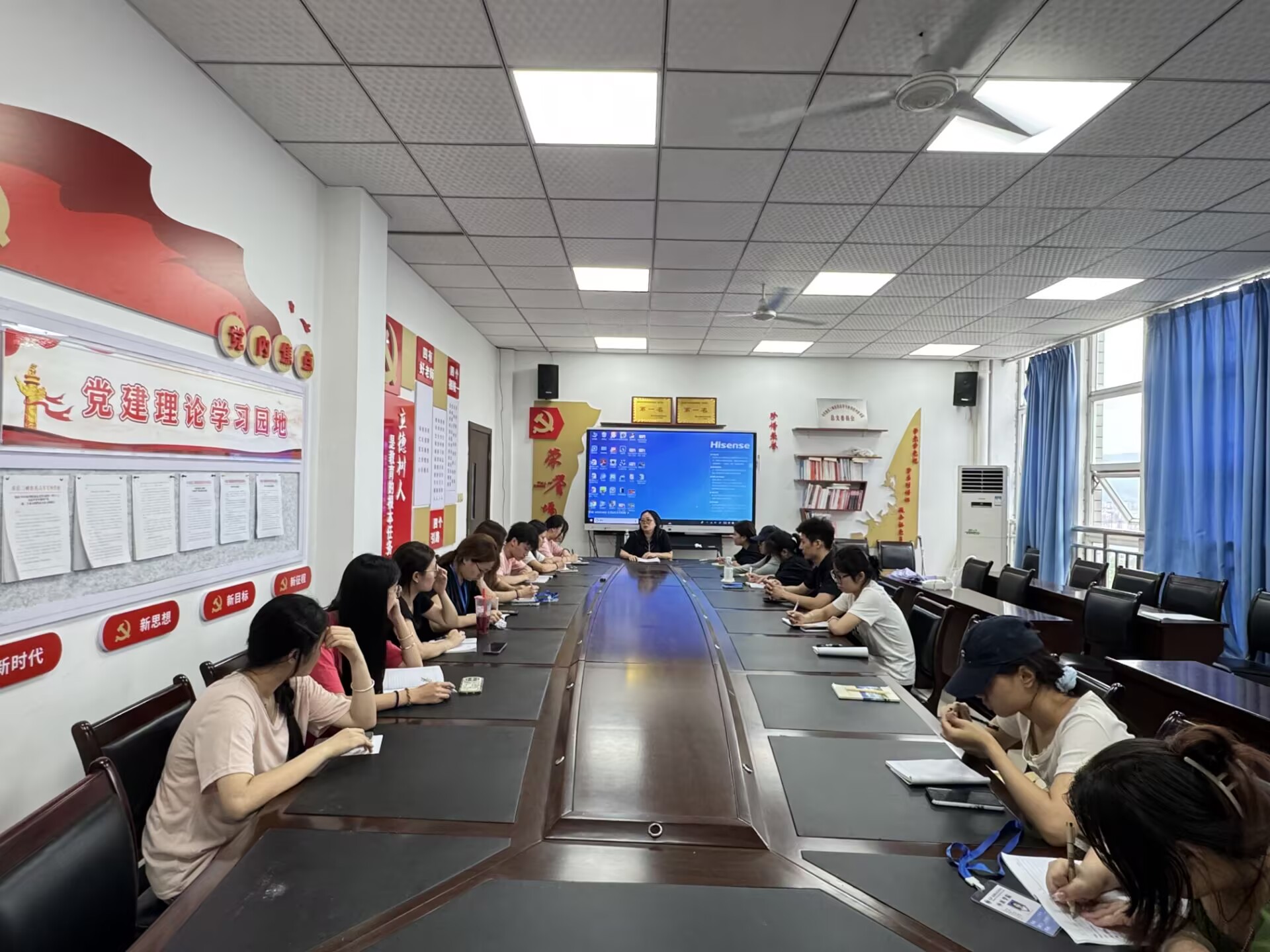 �ഺ���Y(ji��)̖(h��o)�����t(y��)�W(xu��)Ժ�e�С������l(xi��ng)�����(hu��)��(sh��)�`������(d��ng)�T���(hu��)