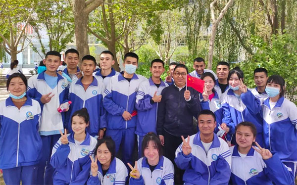 ����Դ�����½�չ�F�ഺԓ�е�ģ��