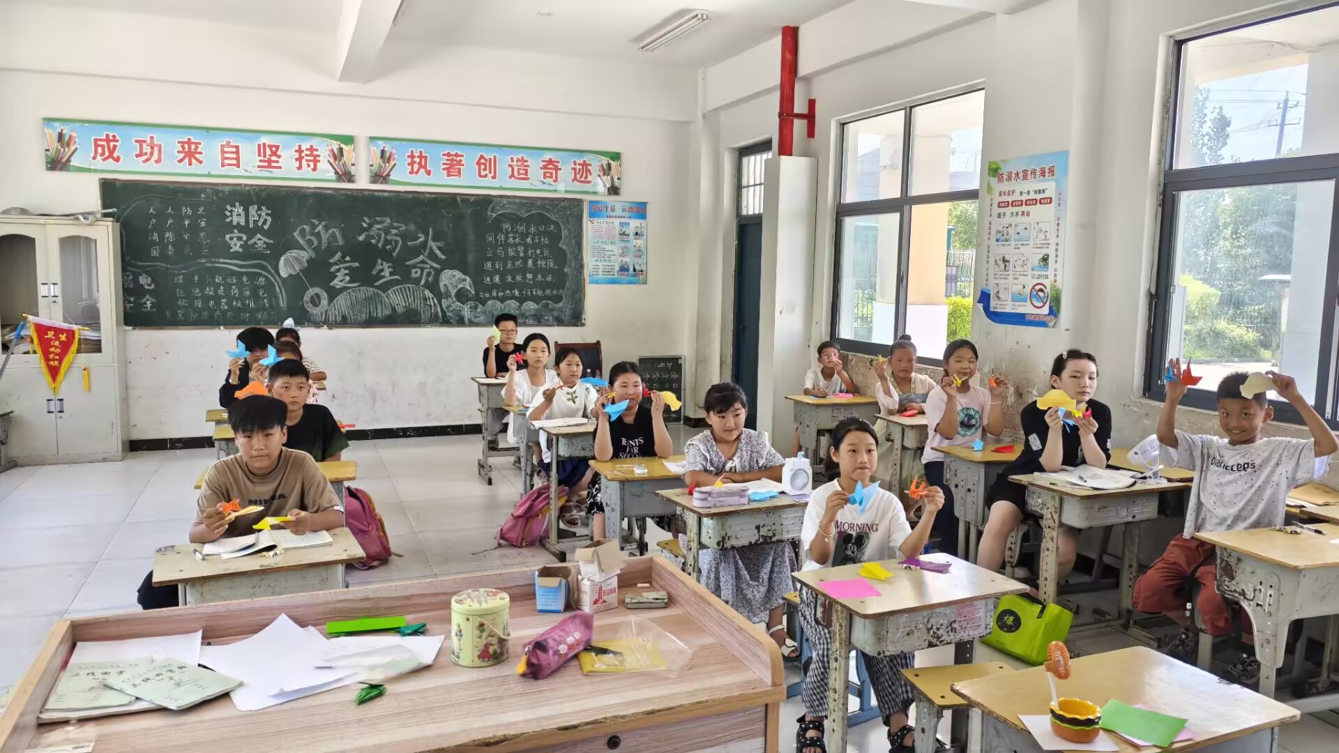 �Ϸʴ�W(xu��)�������l(xi��ng)���F(tu��n)�(du��)�������С�W(xu��)���ֹ��c��Ӱ�����Ľ���ů��