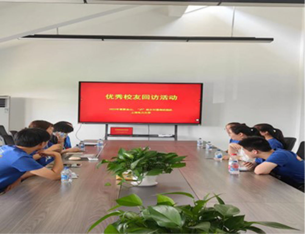 У�ѻ��L(f��ng) У�@���� �����Ϻ������W(xu��)��(sh��)�`�(du��)չ�_(k��i)��(y��u)��У�ѻ��L(f��ng)���(d��ng)