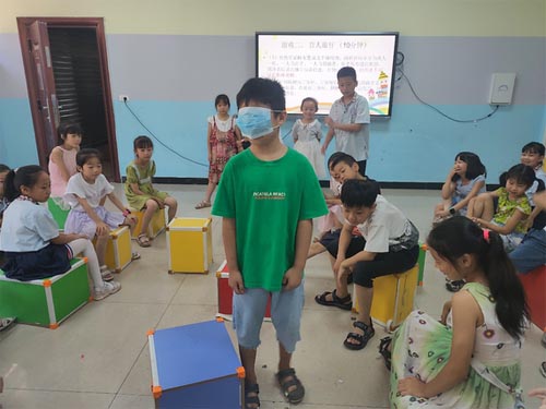 �҂����ഺ��ɢ���������߲ʼ��ڣ�����ͬ��