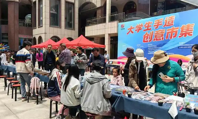 �ڶ��ô�W(xu��)�����섓(chu��ng)���м������u�������^(q��)�����R������ɫ�օ^(q��)�e�k