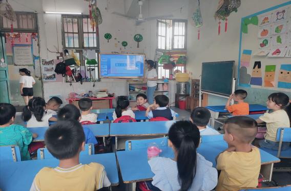 �������£�����ǰ�У��Ͼ�������W(xu��)����Ů�ӌW(xu��)Ժ��Ξ��֮�⡱�ɏVС���(du��)���������(sh��)�`���}���