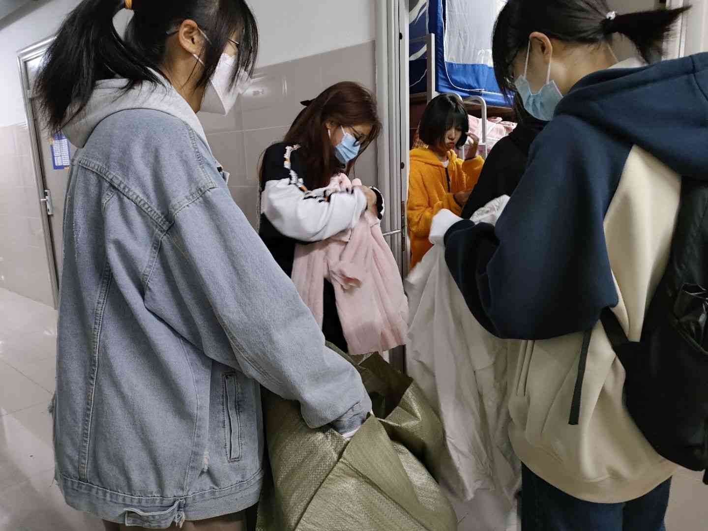 ����ů�ģ����f����