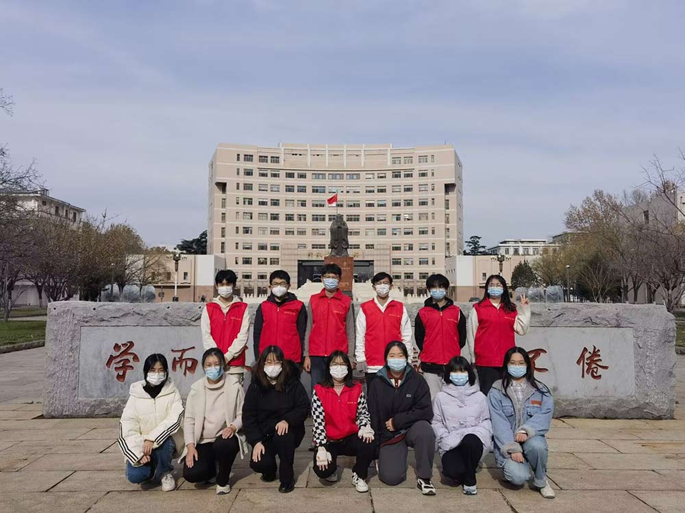 �^��ǰ�M(j��n)�����������Є�(d��ng)��ʯ