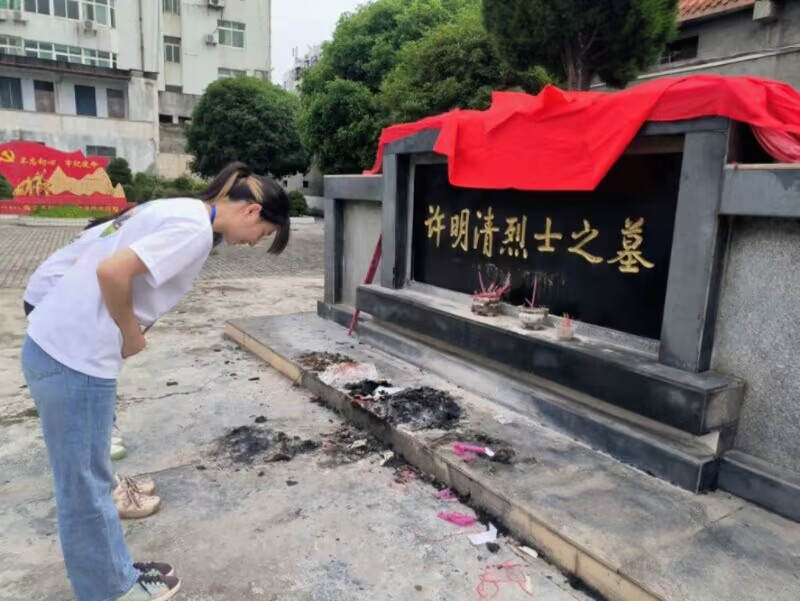 ��̽����ԣ�r�����`�F�������мtɫ���򣬕����A���ഺ