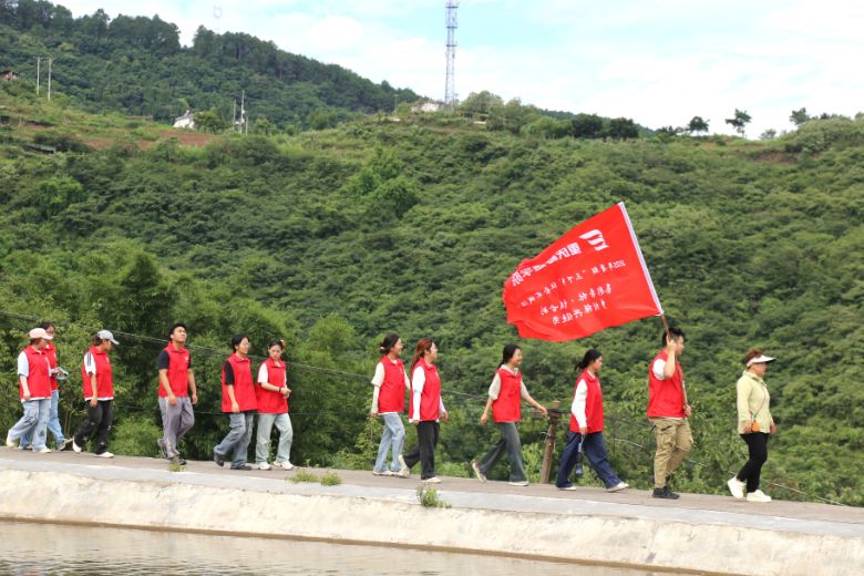 �ؑc��ͨ�W(xu��)Ժ�_չ��������֣���ů�ń���2025�����ڡ������l(xi��ng)�����(hu��)��(sh��)�`���(d��ng)