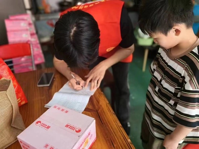 ��P���ľ���չ�F�ഺ�L�ɡ���ӛ���Є�̩�ݡ�ʮ���������EѲ�����M̩�݌WԺ