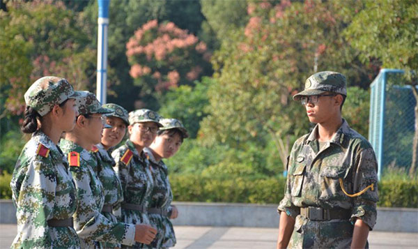 ���۶��x��������Ķ��Գ�