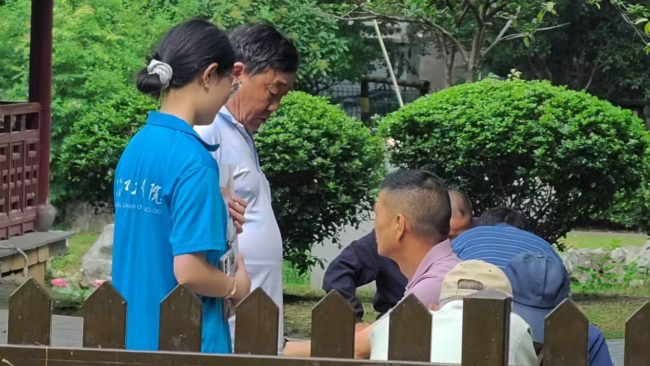 �����R��ɽ����WԺ��;ʰؐС��_չ̽���R��ɽ�Ļ��ͼtɫ���E���ڻ��