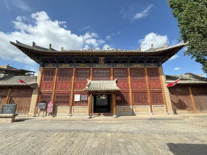 �m�����W(xu��)�������l(xi��ng)��̽���tɫ���E���P(gu��n)ע�z�a(ch��n)���o(h��)