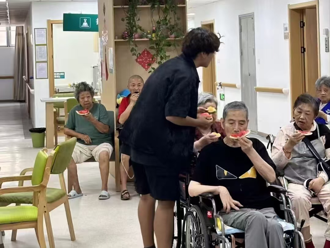 ���K�Ƽ���W�܄ӌWԺ�_չ����ůɣ�ܣ�־Ը��顱����������`�����ഺ����