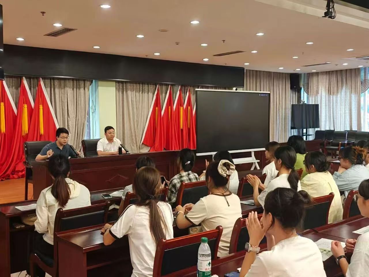 �������g���v��ɽˮ�顪��ӛ����С�ࡱ����ͬ�W������־Ը����