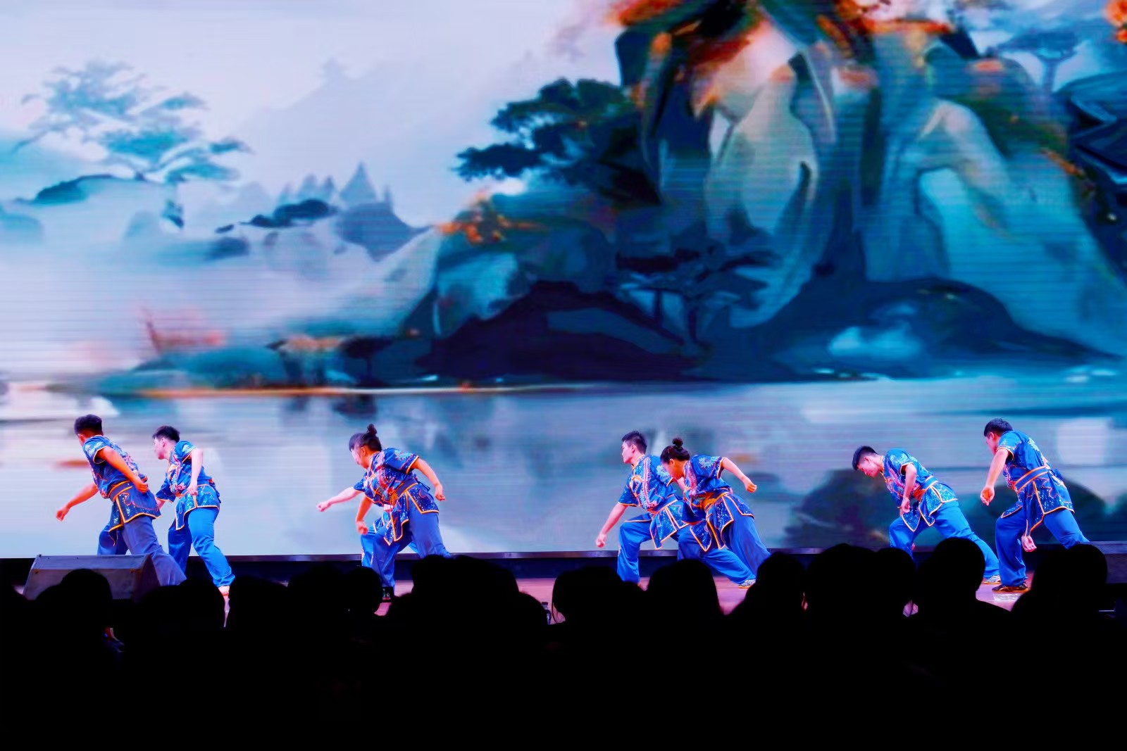 ������M(j��n)���� ���ո�У�W(xu��)���Ը�������(m��ng)�ഺ