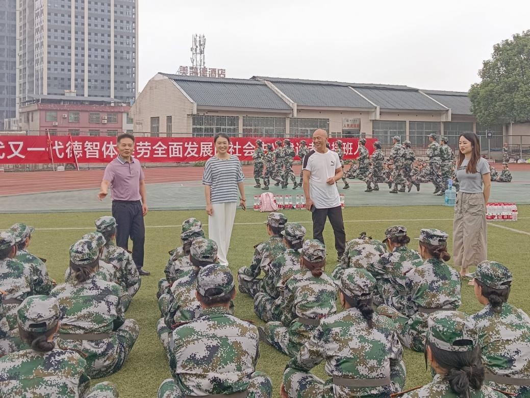 �ԲʾG�c˼���t�Ľ��ڣ����όW(xu��)Ժˎ�W(xu��)Ժ܊Ӗ(x��n)�و��ϵĐۇ�һ�n